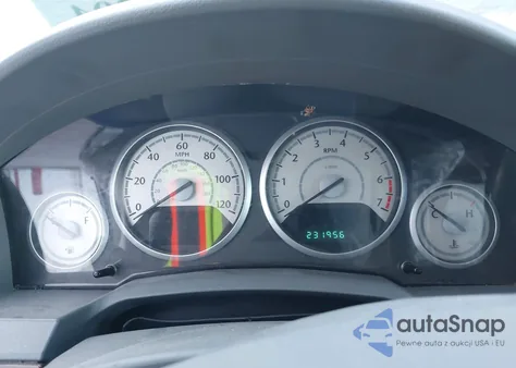 2010 Chrysler Town & Country Touring z USA, uszkodzony, nr VIN 2A4RR5D15AR285163